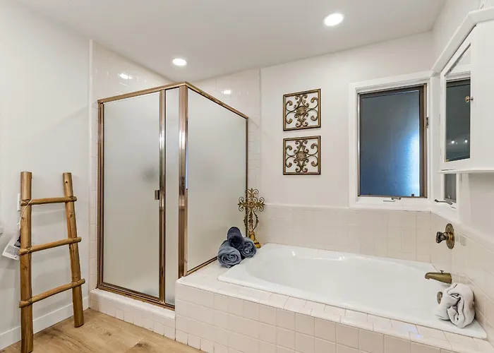 Serene Golfside Townhome Getaway *